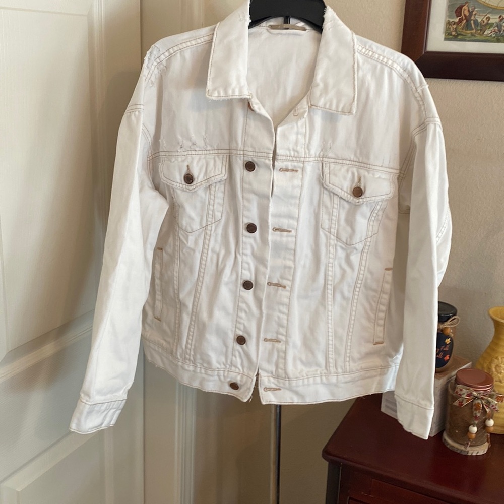 Free People oversized distressed denim jacket 
XS, soft white w/copper buttons